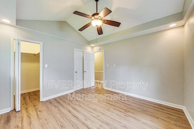 Building Photo - 3962 Strathmore Dr