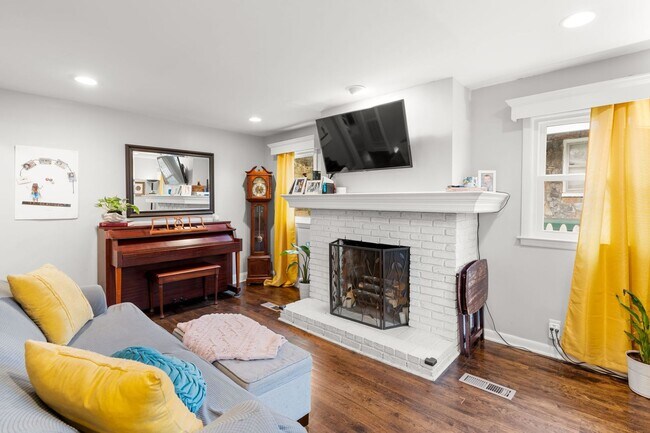 Building Photo - Awesome East Nashville Stone Cottage in gr...