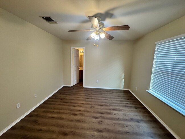 Building Photo - FRESHLY PAINTED  | ONE STORY  |  OPEN CONCEPT  |  GREAT LOCATION: 1604 & SHAENFIELD