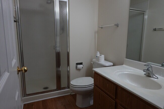 Building Photo - 210 Crestview Dr