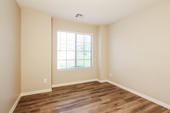 Building Photo - 23257 W Cocopah St