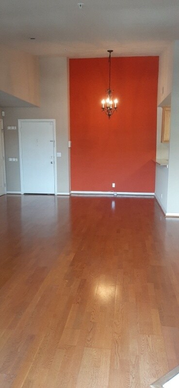 Building Photo - 427 W Laurel Dr