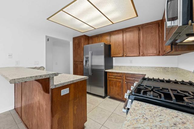 Building Photo - 337 N Melrose Dr