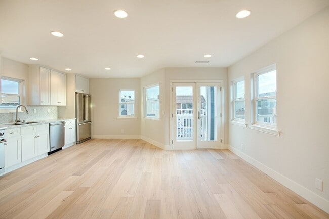 Building Photo - 119 28th St