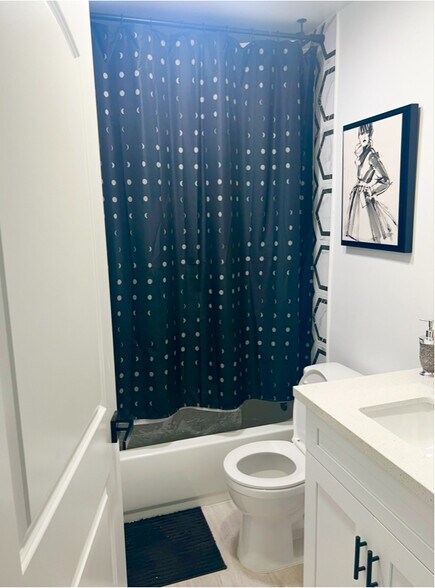 Building Photo - 2437 Cochran Ave