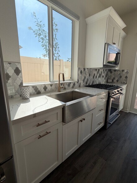 Building Photo - 7369 Grazing Ln