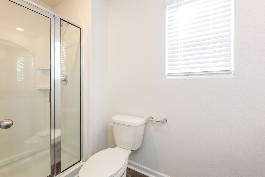 Building Photo - 2199 Southlea Dr