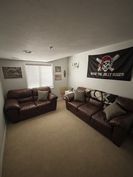 Building Photo - 680 Freedom Dr