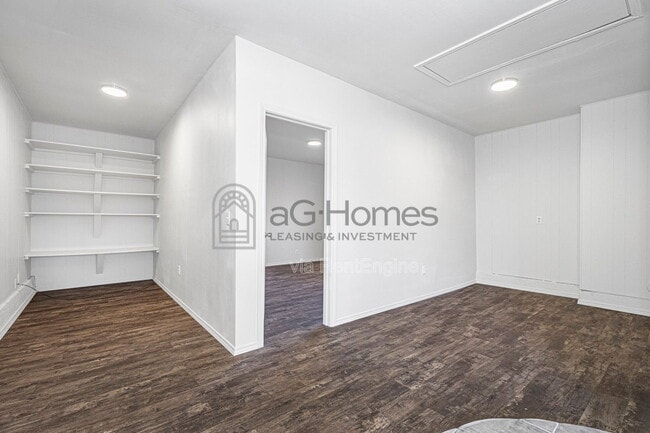 Building Photo - 3920 Dentwood Terrace