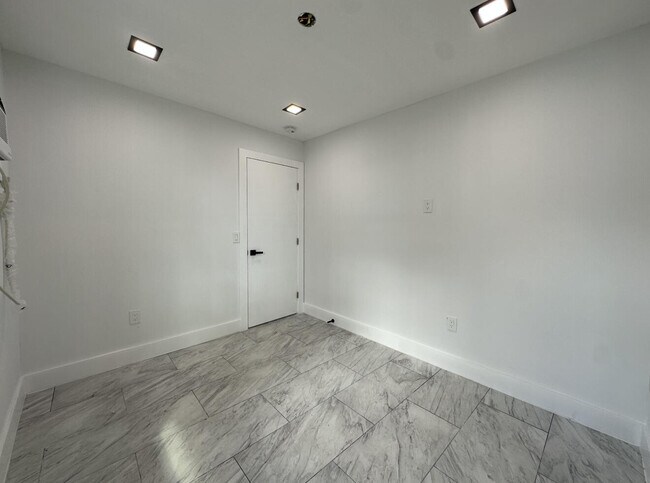 Building Photo - 707 NW 3rd Ave