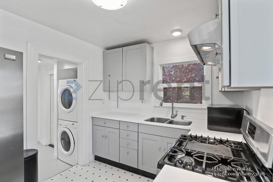 Building Photo - 928 60th St