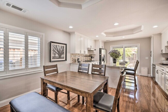 Building Photo - 3096 Dovela Way