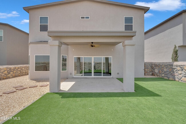 Building Photo - 544 La Entrada Cir