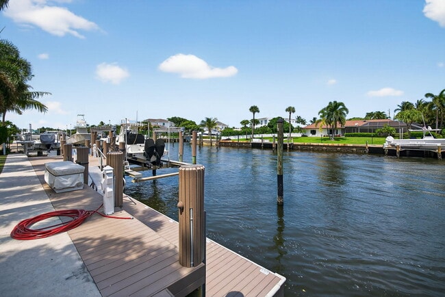 Building Photo - 728 Waterway Dr