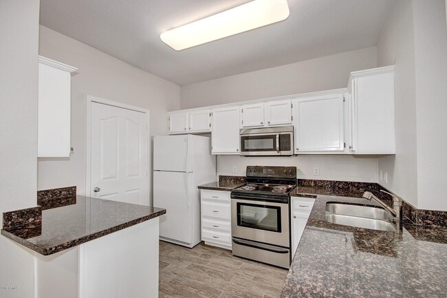 Building Photo - 16013 S Desert Foothills Pkwy