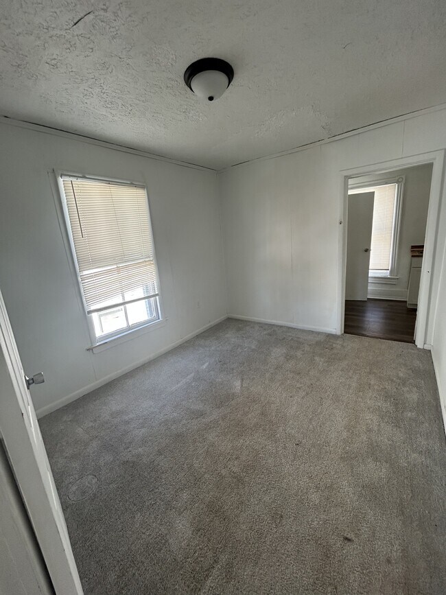 Building Photo - 2228 Tulip St