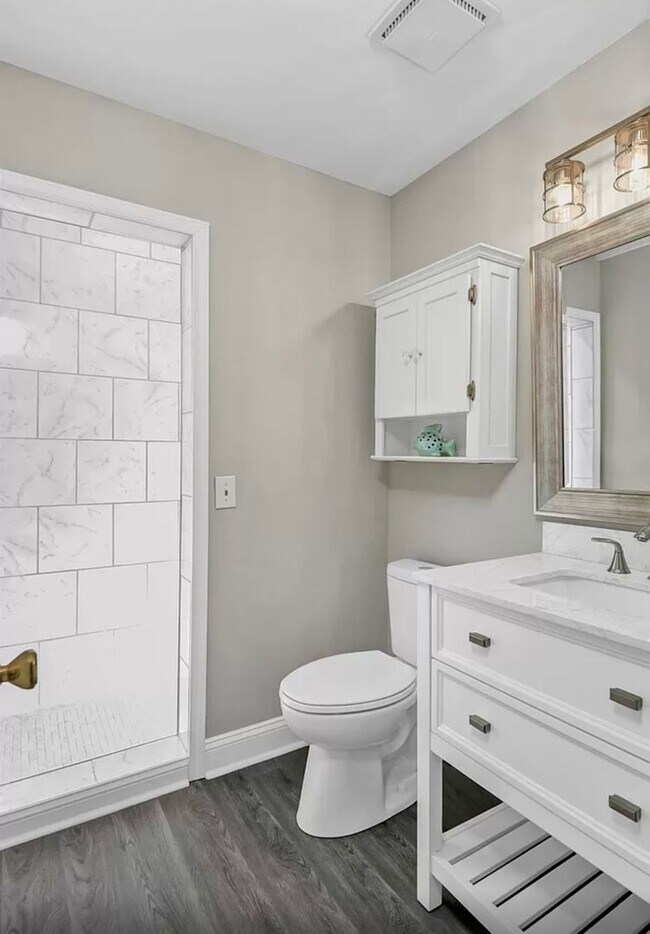 Building Photo - 3 Bedroom 3 Bathroom Condo in Yacht Cove