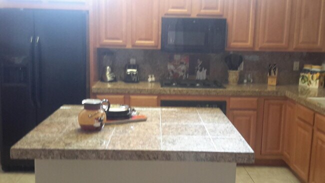 Building Photo - 35299 Meridia Ave