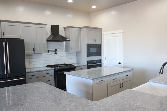 Building Photo - Welcome to your Southern Arizona desert oasis!