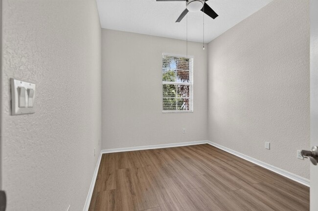 Building Photo - 158 W Thatch Palm Cir