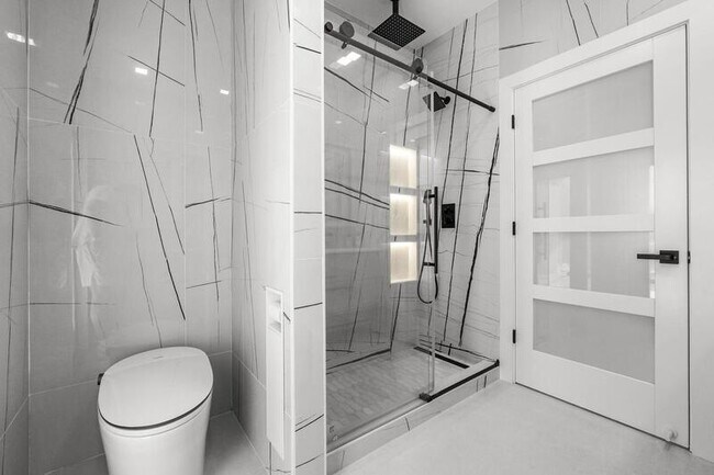 Building Photo - 7686 La Corniche Cir