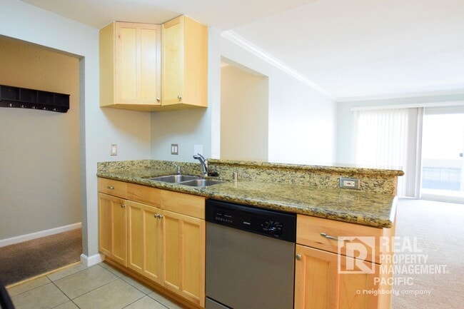 Building Photo - Bright & Spacious 1-Bedroom in Prime Oakla...