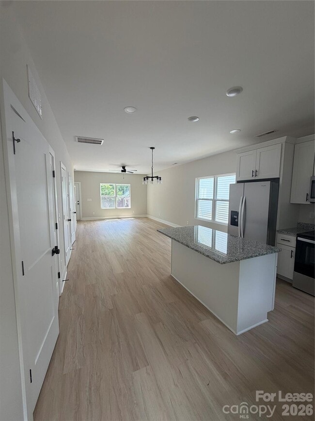 Building Photo - 212 N Yadkin Ave