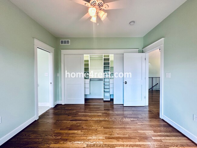 Building Photo - Charming Home Near Country Club Plaza w/ G...