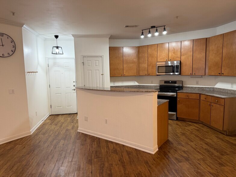 Building Photo - 2502 Leon St