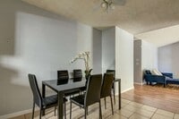 Building Photo - Great little modern and super clean home i...
