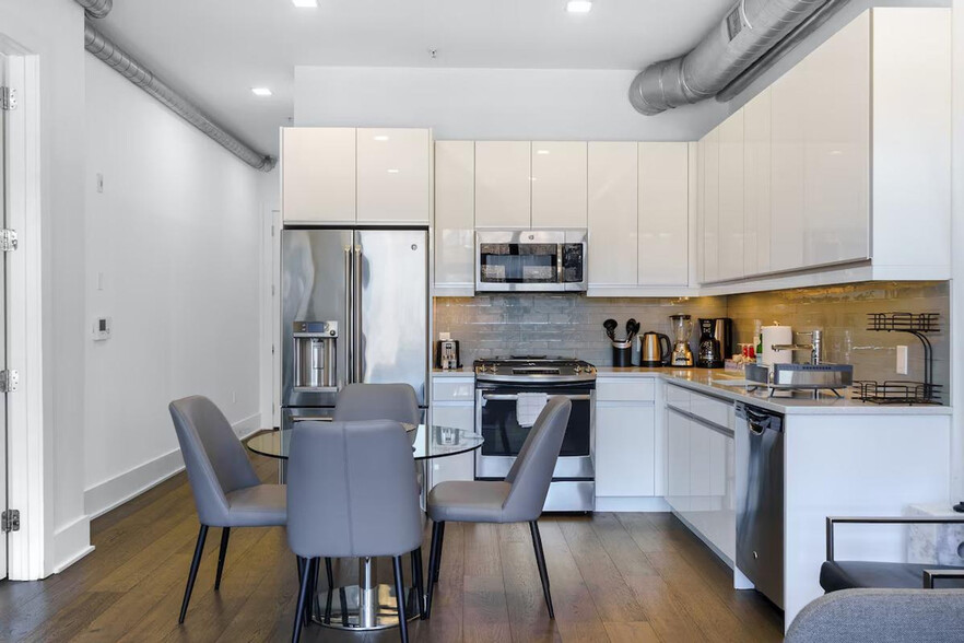 Building Photo - 1414 Grand St