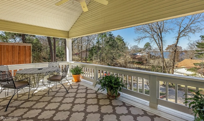 Building Photo - Beautiful 2 Bedroom, 2 Bathroom home with ...
