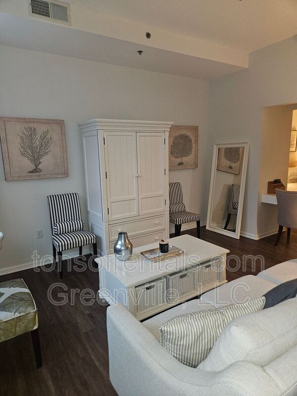 Building Photo - 100 E Washington St