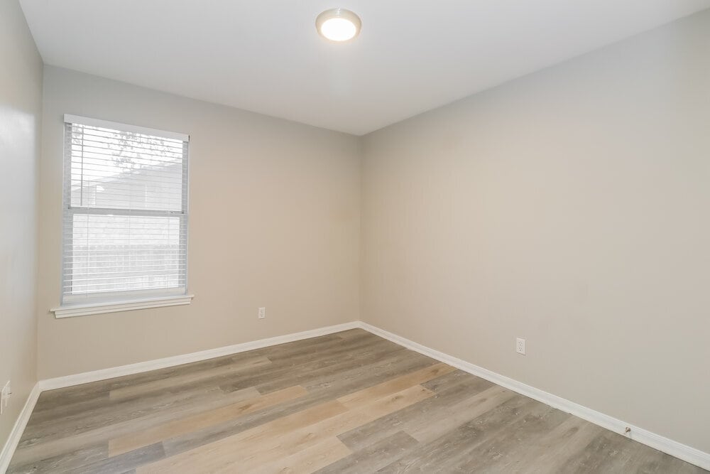 Building Photo - 200 Woodstone Dr