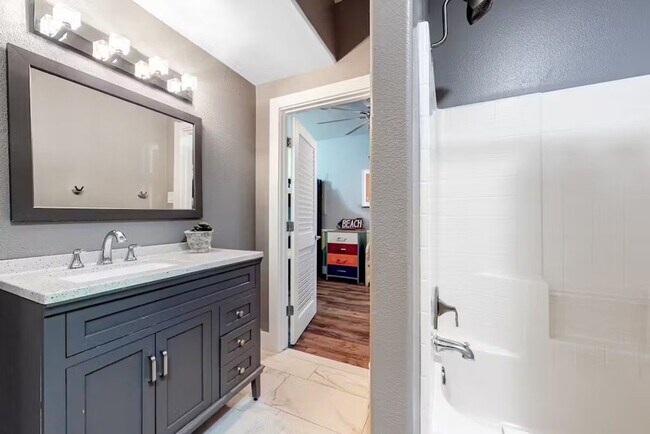 Building Photo - 607 Sand Key Dr