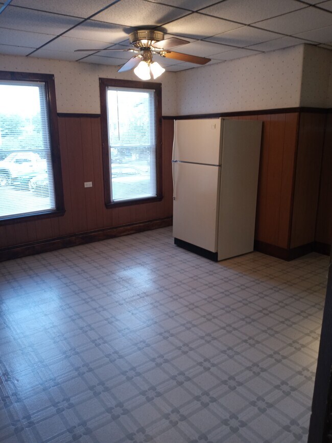 Building Photo - 105 Illsley St