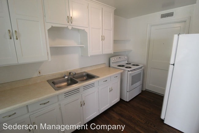 Building Photo - 4409 S Parkway Dr