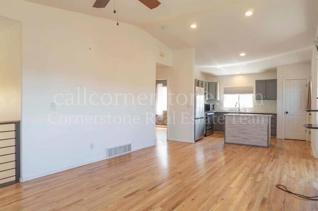 Building Photo - 743 Descendant Dr