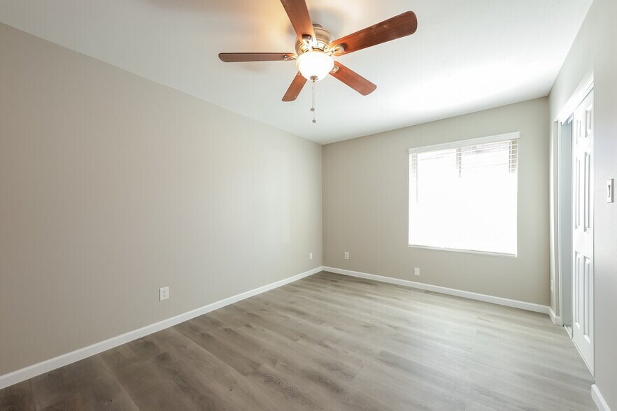 Building Photo - 14009 N 42nd Dr