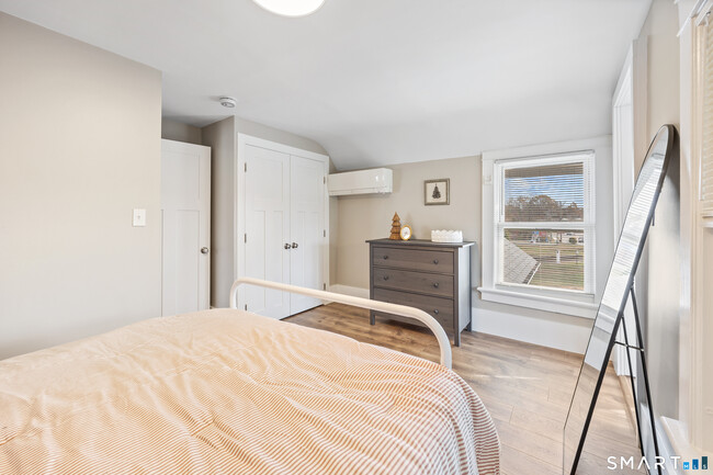 Building Photo - 3 Main St