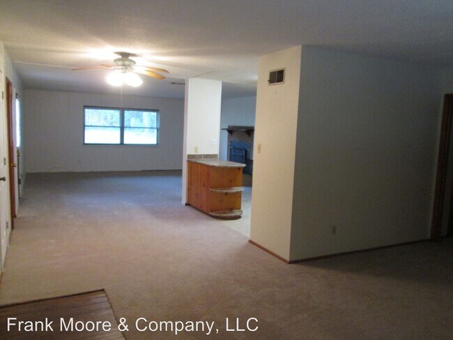 Building Photo - 3 br, 1.5 bath House - 232 Dyches Dr