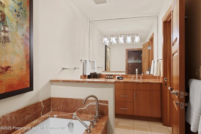 Building Photo - 714 S Galena St