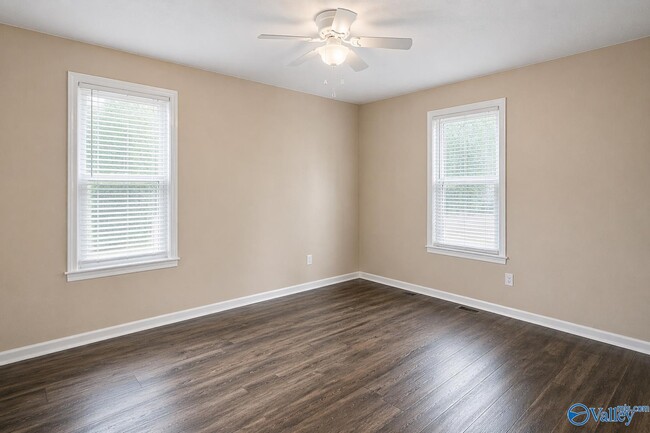 Building Photo - 3912 Pine Ave SW