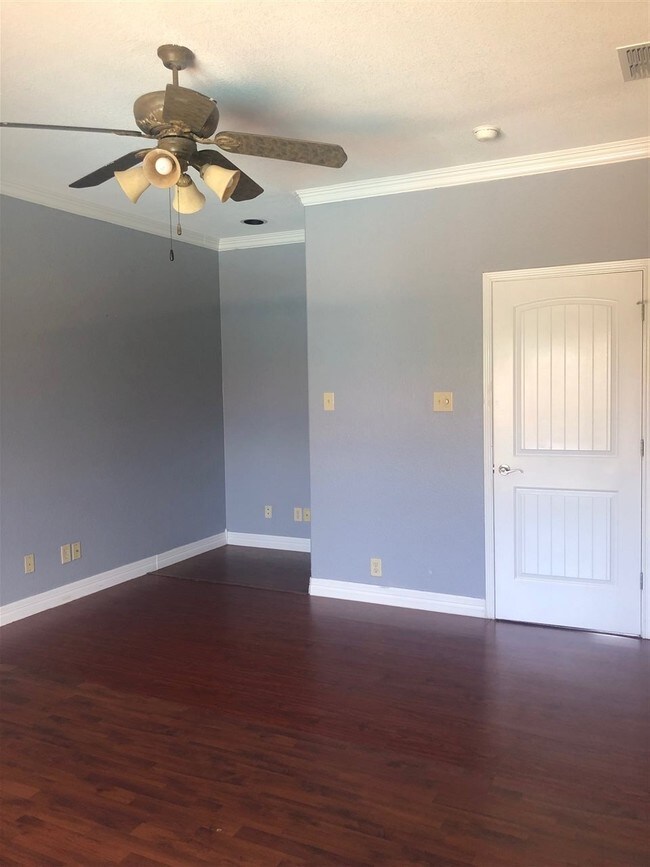 Building Photo - 1609 Saldana Ave