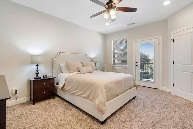 Building Photo - 585 Demarett Dr