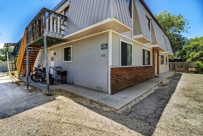 Building Photo - Charming 2-Bedroom Apartment in Prime Clifton Location