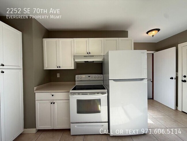 Building Photo - 2252 SE 70th Ave