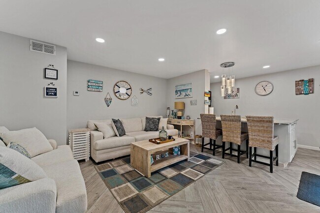 Building Photo - 1605 S US Hwy 1