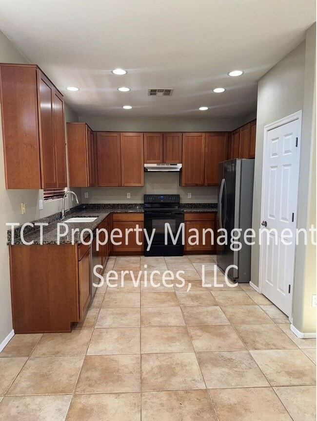 Building Photo - Freshly updated house in East Mesa