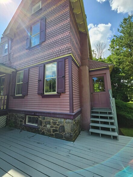 Building Photo - 1195 Westbourne Rd